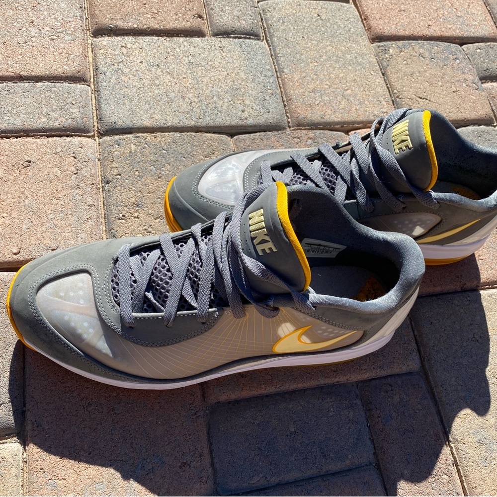 Nike Gray and Yellow Men's Sneakers - Picture 4 of 12